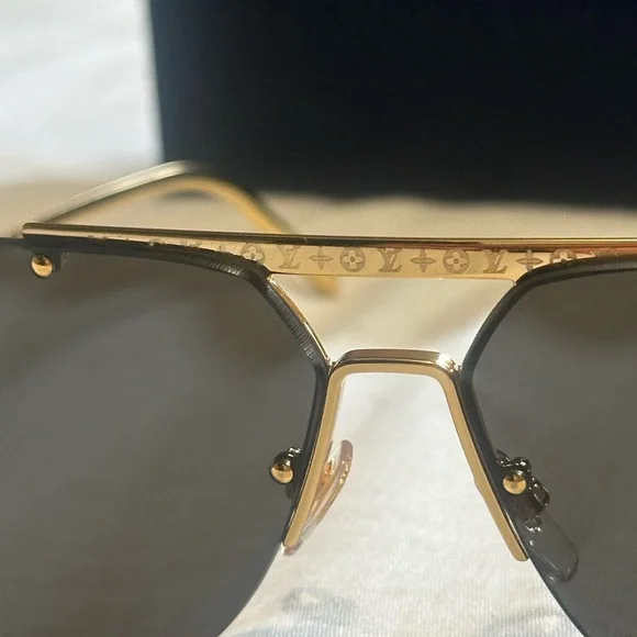 Louis Vuitton Gold and Black Aviator Sunglasses for Men’s - Picture 10 of 14